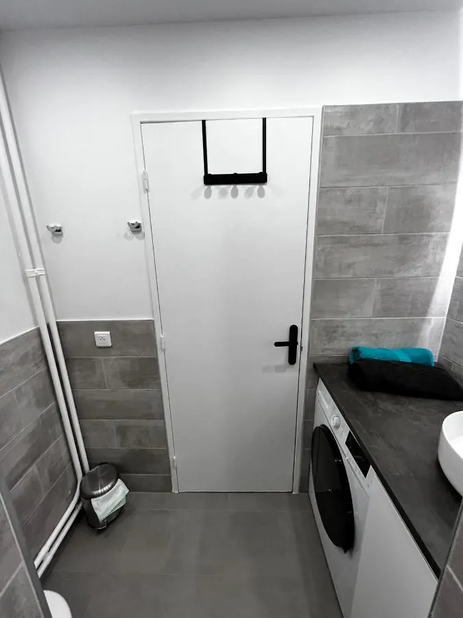 Tour Eiffel-Montparnasse Joli Studio Apartment Paris France